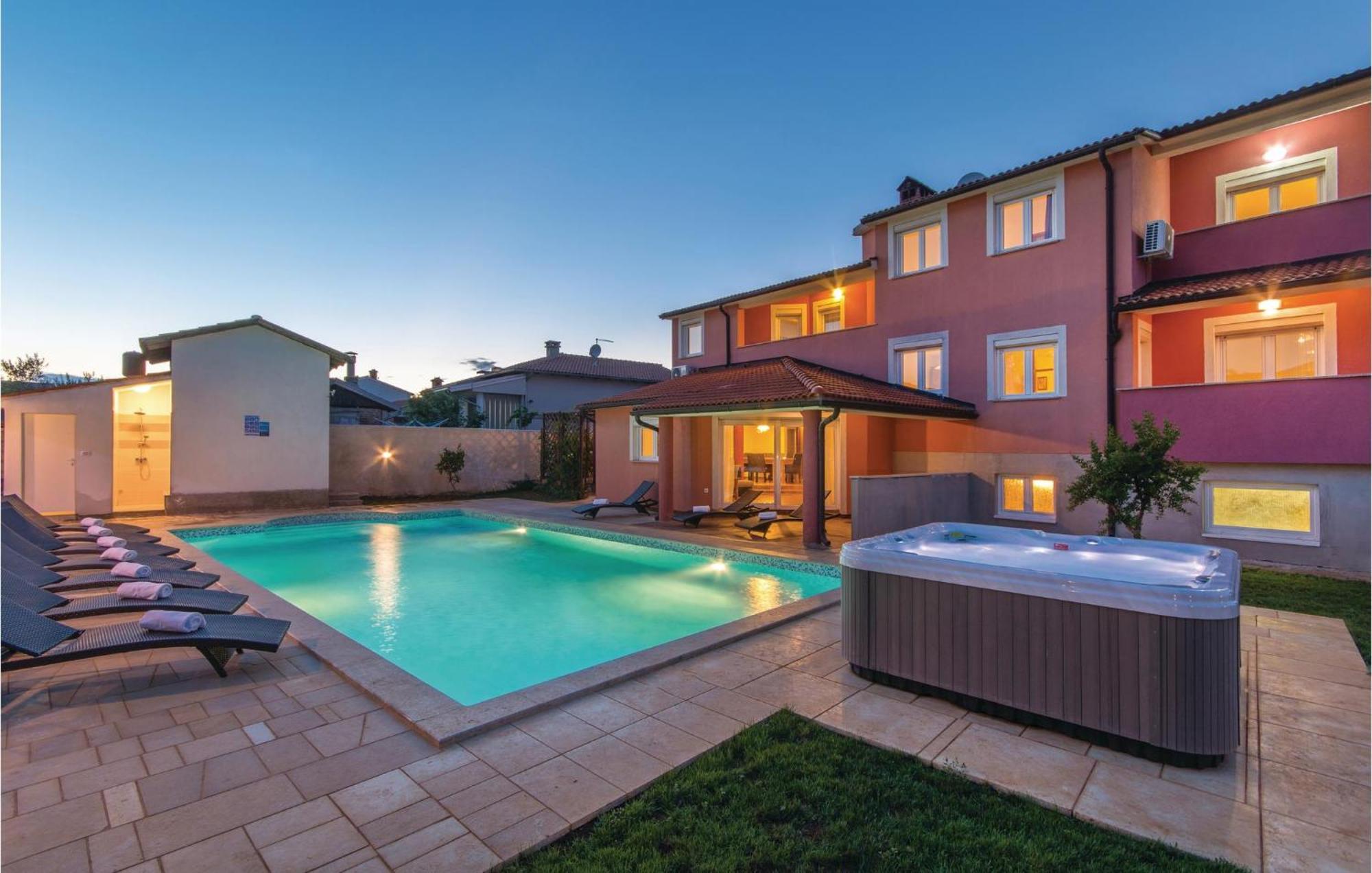 8 Bedroom Awesome Home In Pula Exterior foto