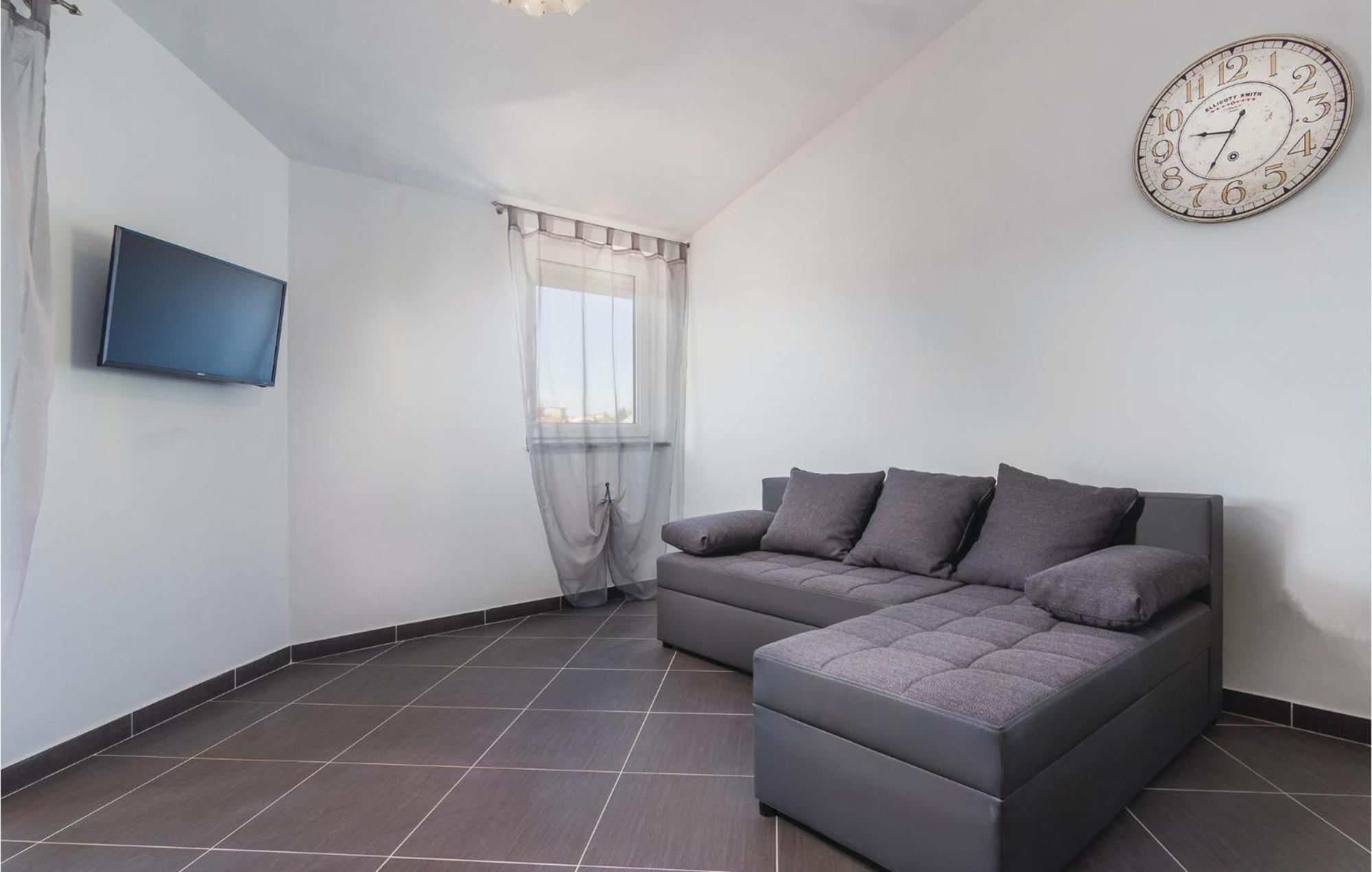 8 Bedroom Awesome Home In Pula Exterior foto