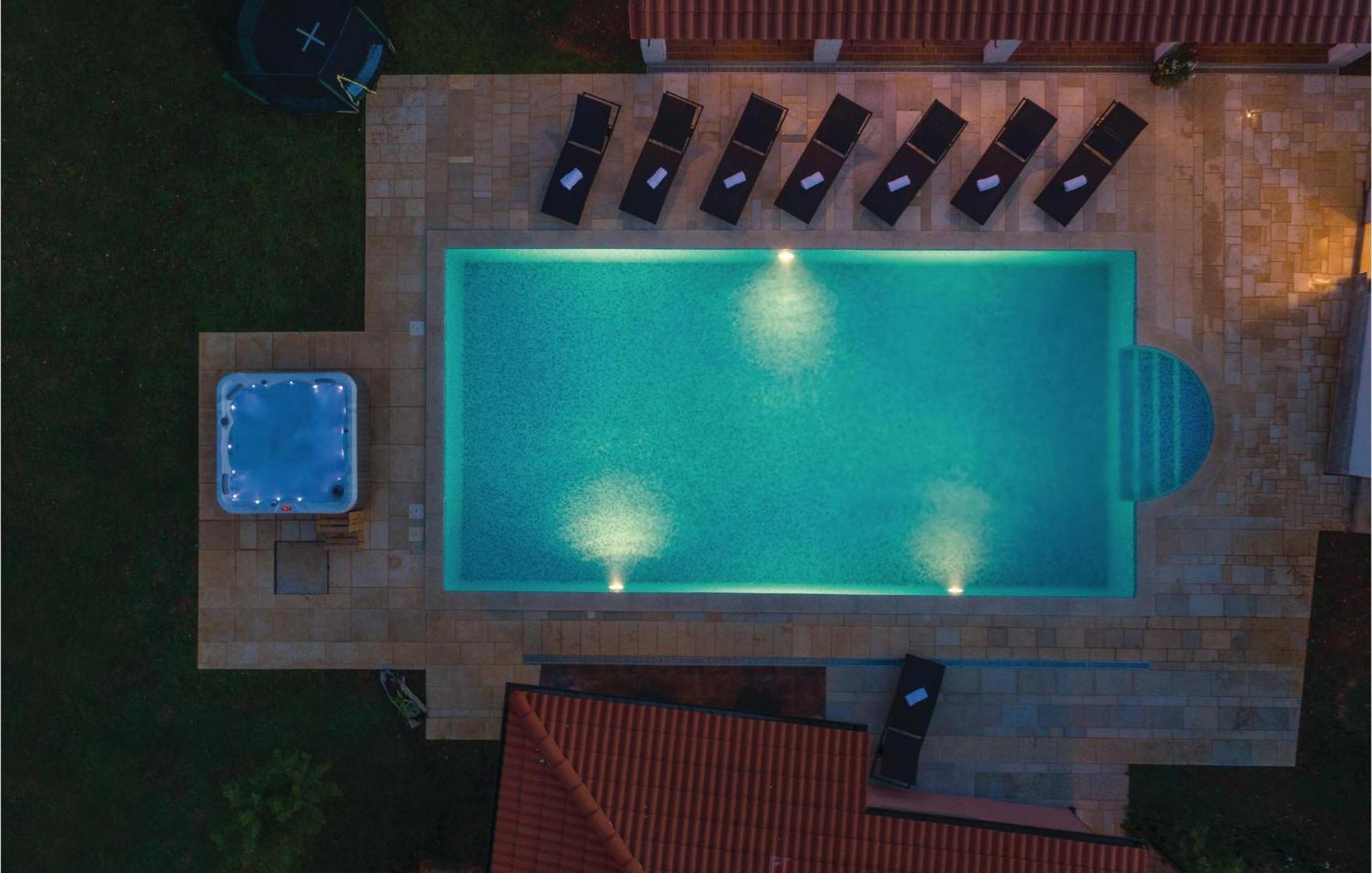 8 Bedroom Awesome Home In Pula Exterior foto