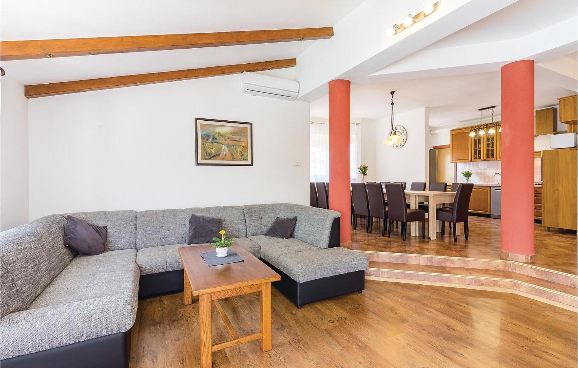 8 Bedroom Awesome Home In Pula Exterior foto