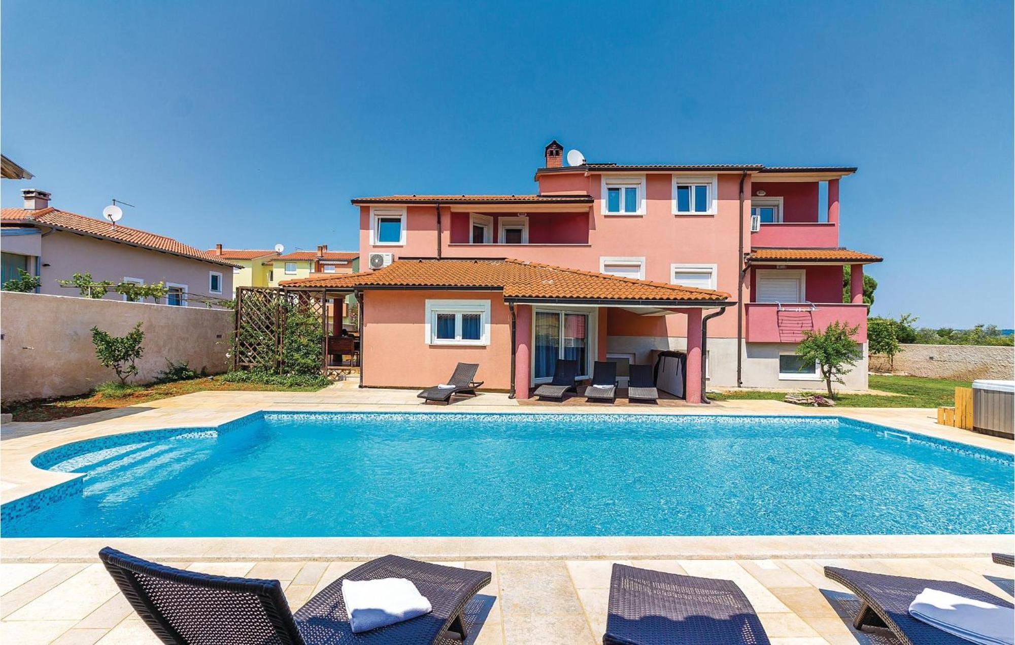 8 Bedroom Awesome Home In Pula Exterior foto