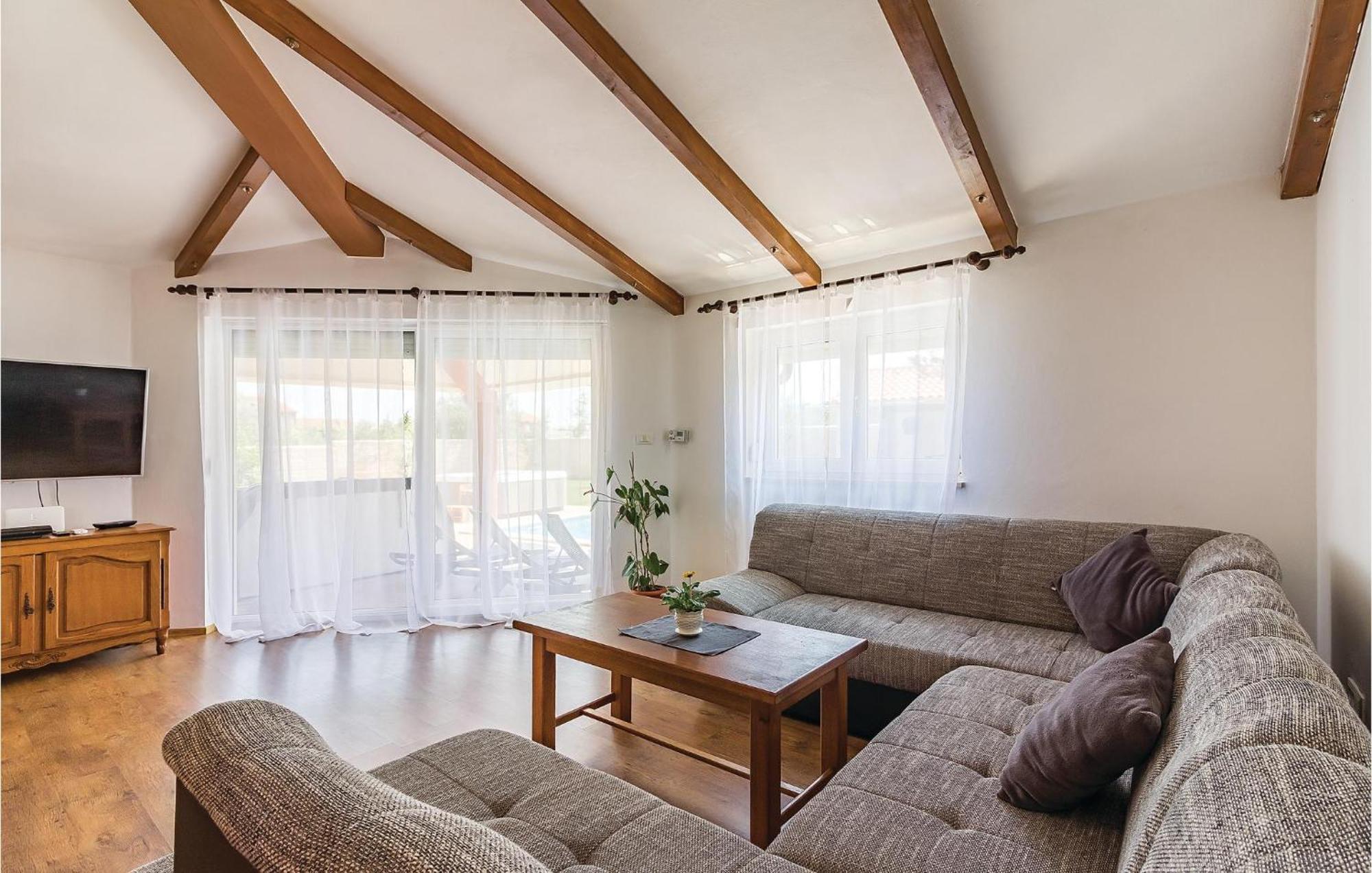 8 Bedroom Awesome Home In Pula Exterior foto