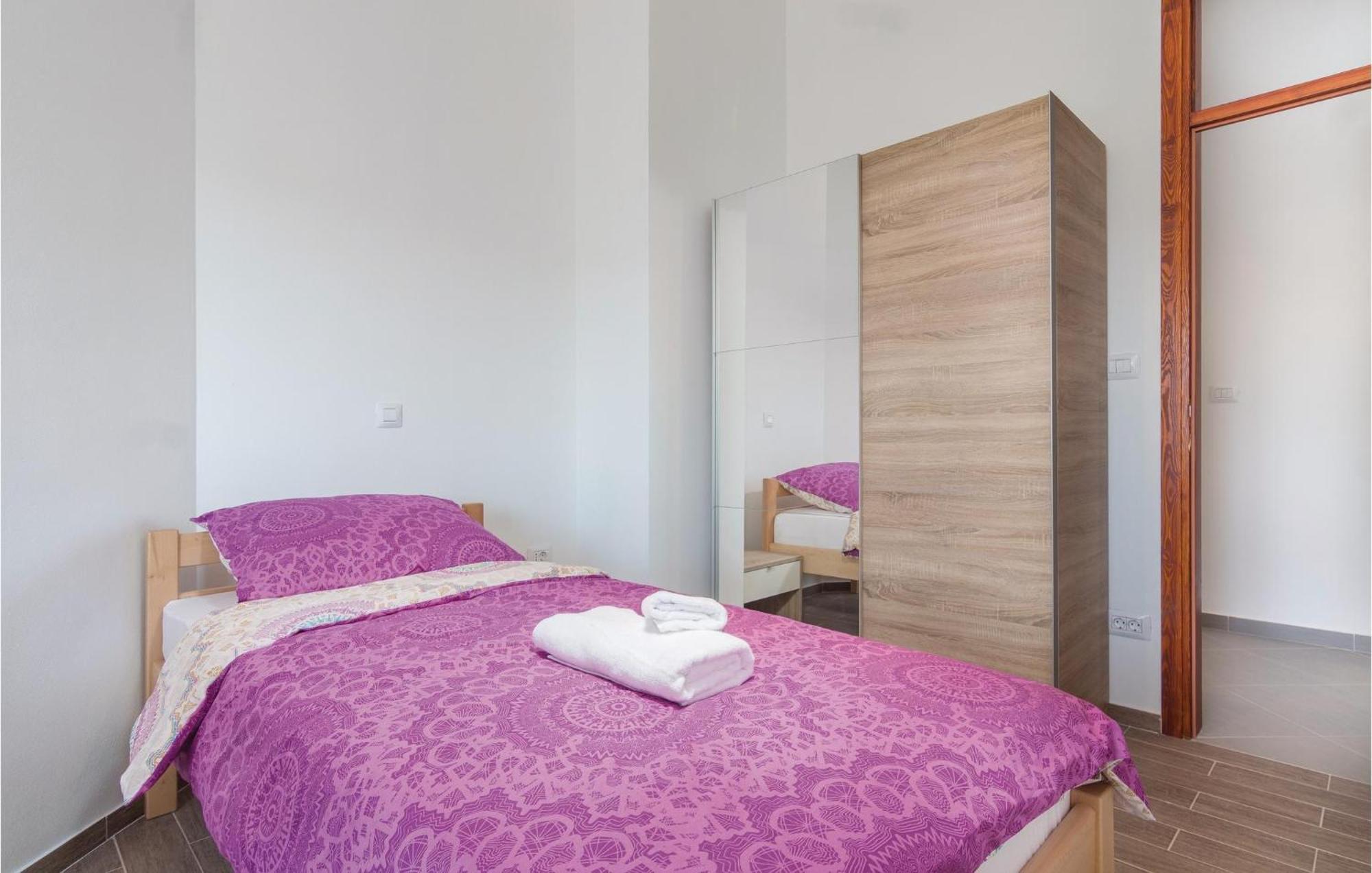 8 Bedroom Awesome Home In Pula Exterior foto
