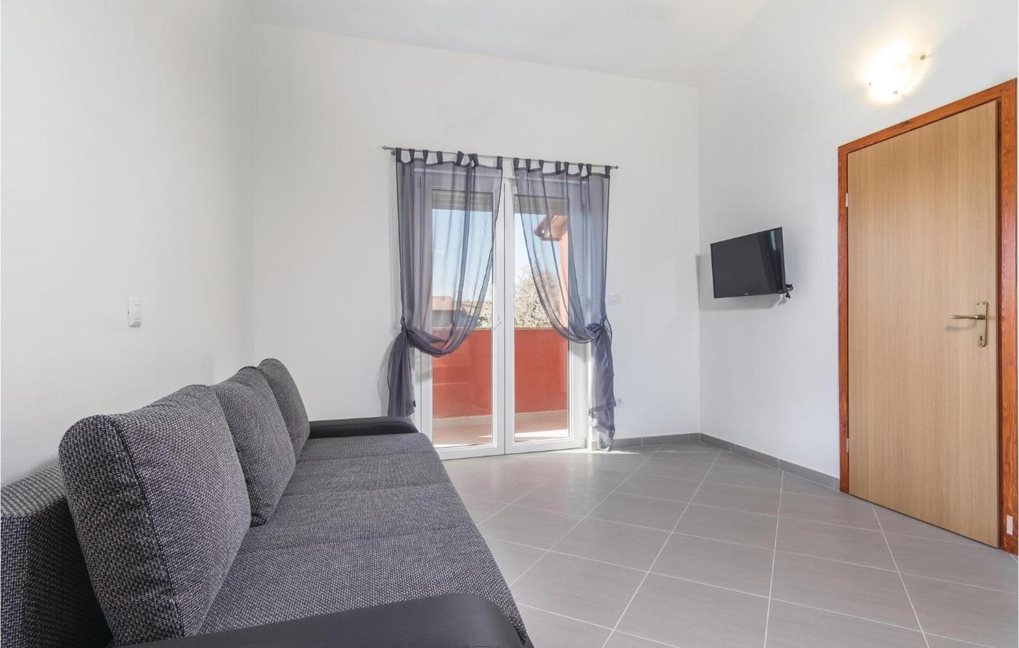 8 Bedroom Awesome Home In Pula Exterior foto
